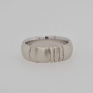 14K Vertically Grooved Brushed Band