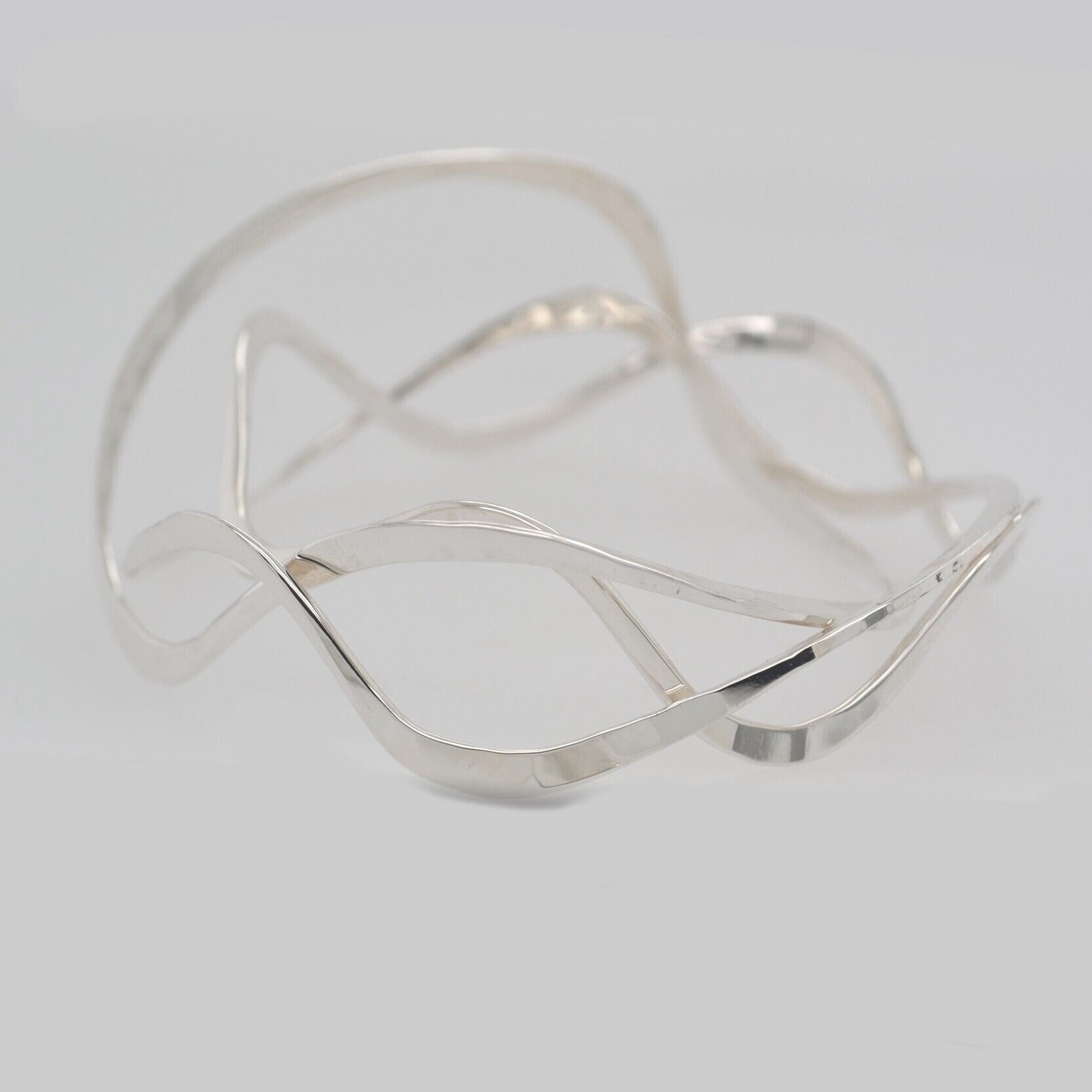 ◆HYERES LOR◆ [BYER] Silver (W) Twist Edge Bangle BH7B52707 Pandora Moments Silver Open Bangle - 596477-2 - Jacob Time Inc